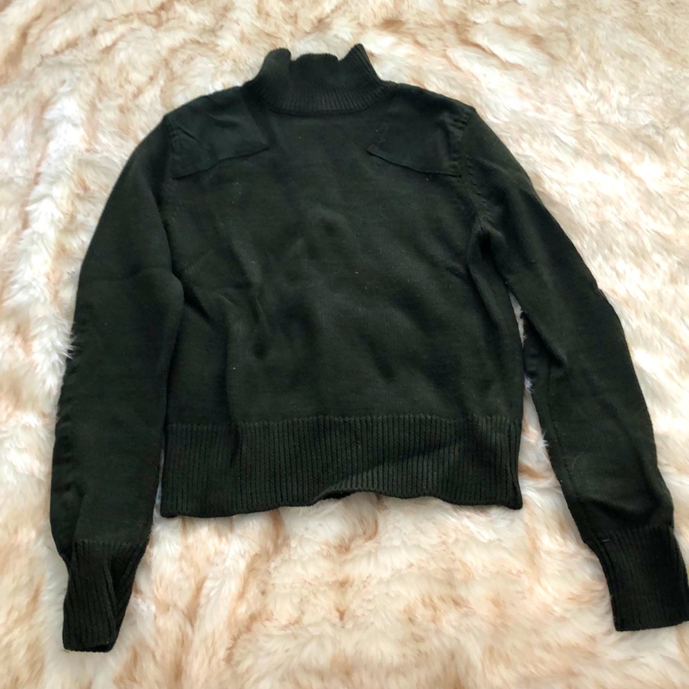Turtle neck cropped sweater